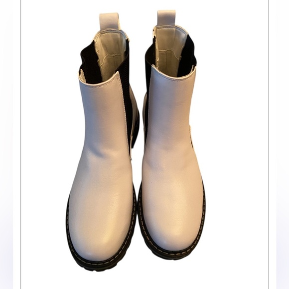 NWOT CORKY'S | TO BE HONEST SLIP ON BOOTIES IN WHITE SIZE 10 - Picture 2 of 8